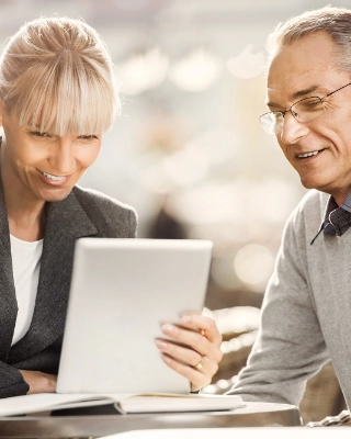 Beratung mit älterem Herrn